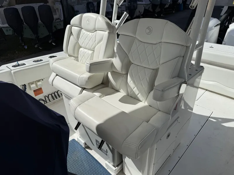 Slide: The Image of Edgewater 320 CC 2019 - 22