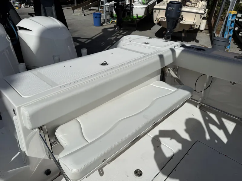 Slide: The Image of Edgewater 320 CC 2019 - 23