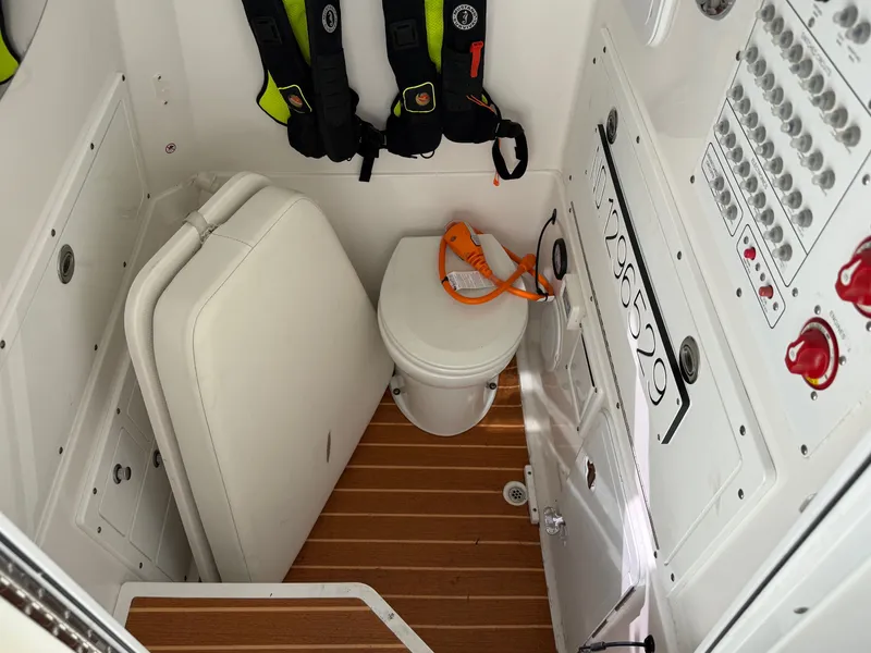 Slide: The Image of Edgewater 320 CC 2019 - 25