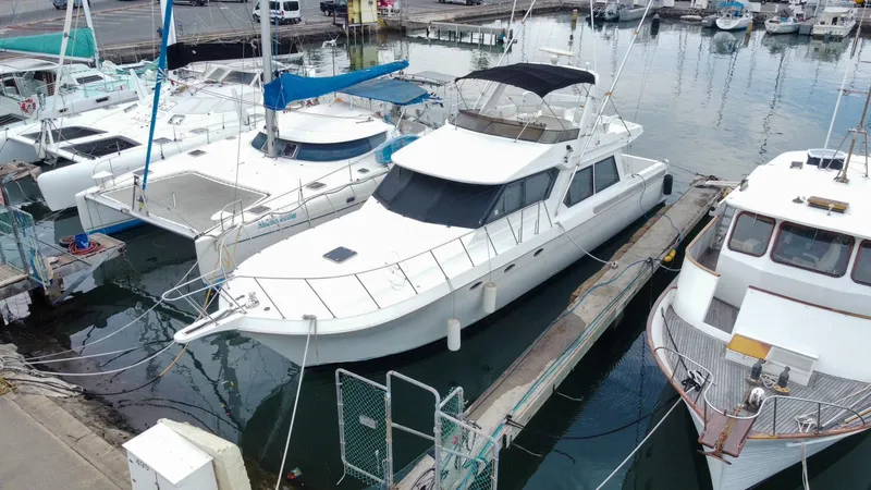 The Image of 1994 Navigator 5600 yacht docked at marina, surrounded by other boats. - 0