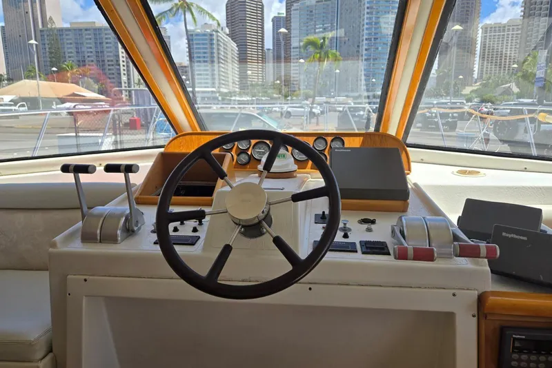 Slide: The Image of 1994 Navigator 5600 yacht helm with city skyline view through windows. - 20