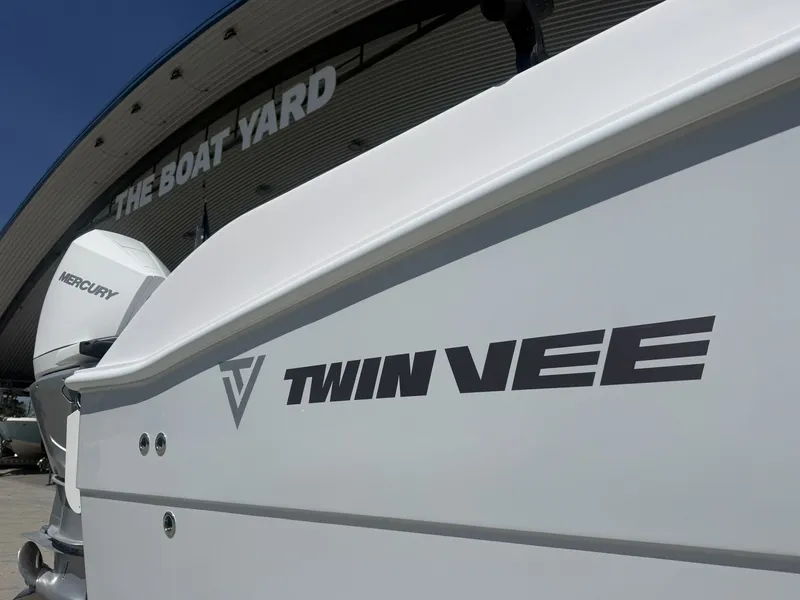 Slide: The Image of 2026 Twin Vee 280 GFX2 boat at The Boat Yard. - 9