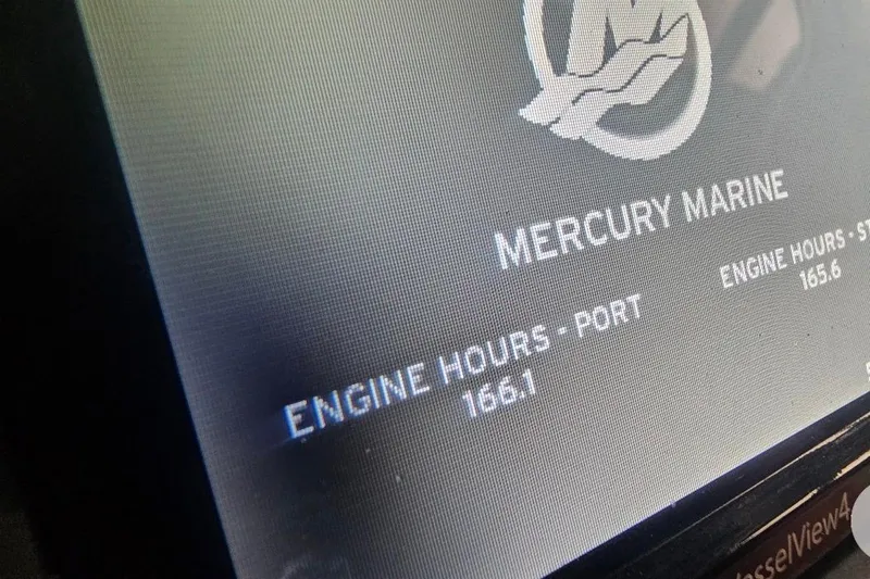 Slide: The Image of Display screen showing Mercury Marine engine hours for Sea Ray SDX 290 Outboard, 2017 model. - 15