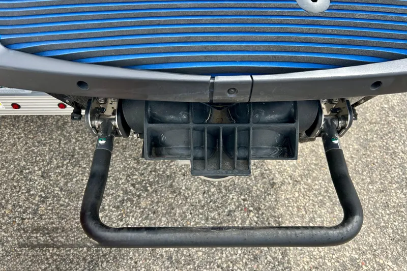 Slide: The Image of 2016 Yamaha WaveRunner FZS rear view with step ladder and jet propulsion system. - 15