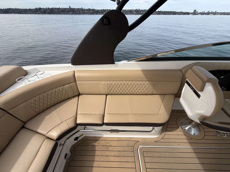 Slide: The Image of Sea Ray SLX 280 2019 - 17