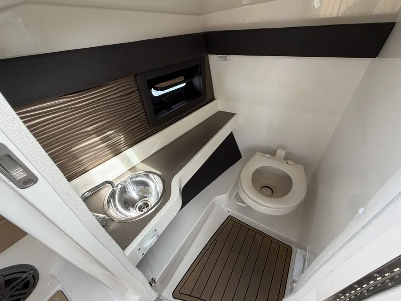 Slide: The Image of Sea Ray SLX 280 2019 - 21