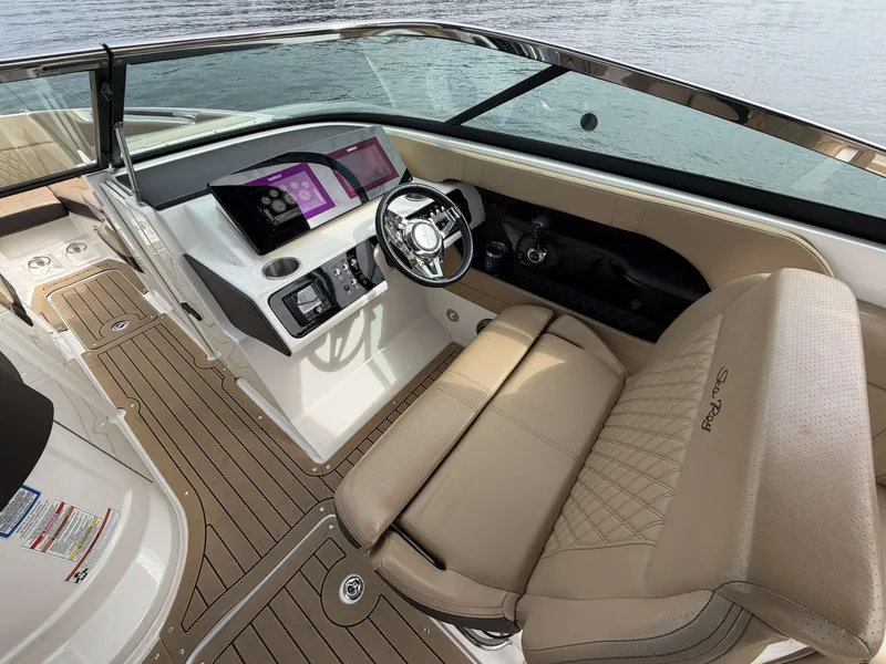 Slide: The Image of Sea Ray SLX 280 2019 - 22