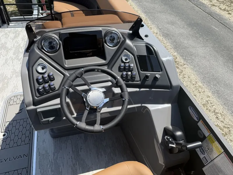 Slide: The Image of 2026 Sylvan L-3 LZ DH helm with modern dashboard design. - 11