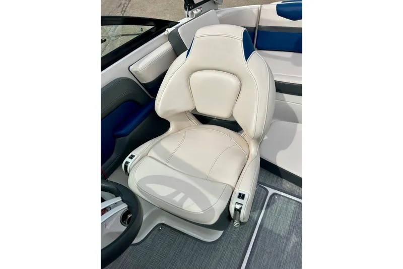Slide: The Image of 2017 Chaparral 203 Vortex boat seat, white leather, modern design, comfortable and stylish. - 72
