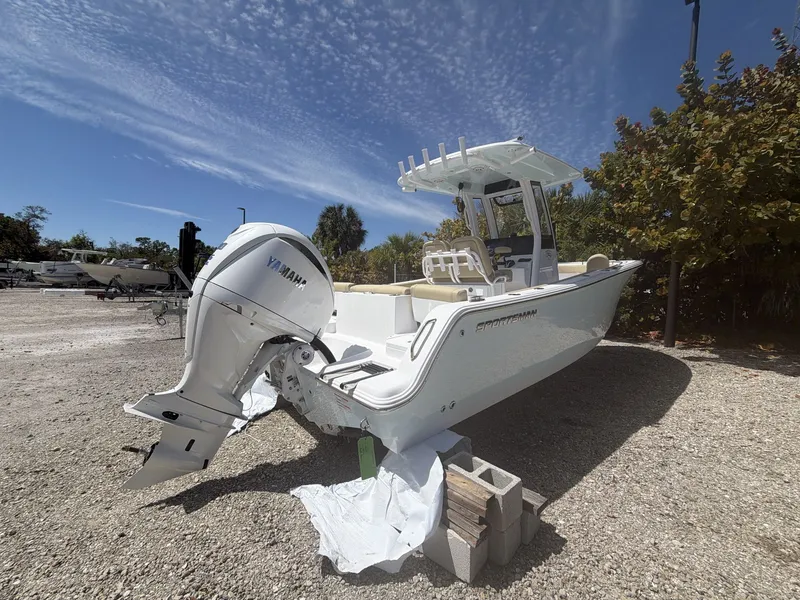 Slide: The Image of 2026 Sportsman Heritage 231 Center Console boat with Yamaha engine. - 13
