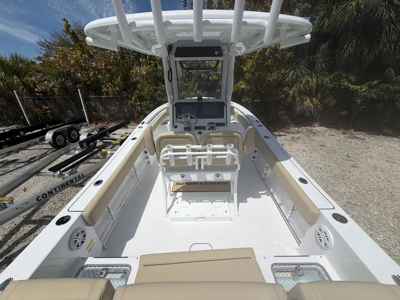Slide: The Image of 2026 Sportsman Heritage 231 Center Console boat interior view. - 17