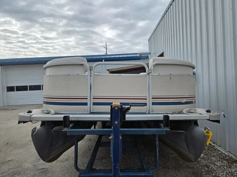 Slide: The Image of 2001 Sylvan 8526 Capri pontoon boat in front of warehouse. - 4