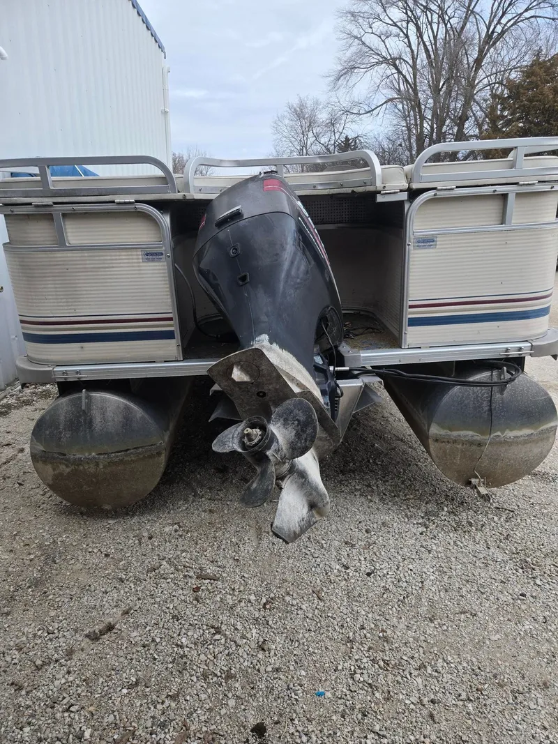 Slide: The Image of 2001 Sylvan 8526 Capri pontoon boat with outboard motor. - 6