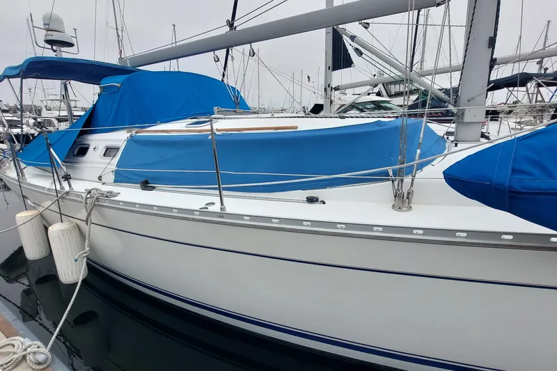 Slide: The Image of 2002 Jeanneau Sun Odyssey 43 DS sailboat docked with blue covers. - 16