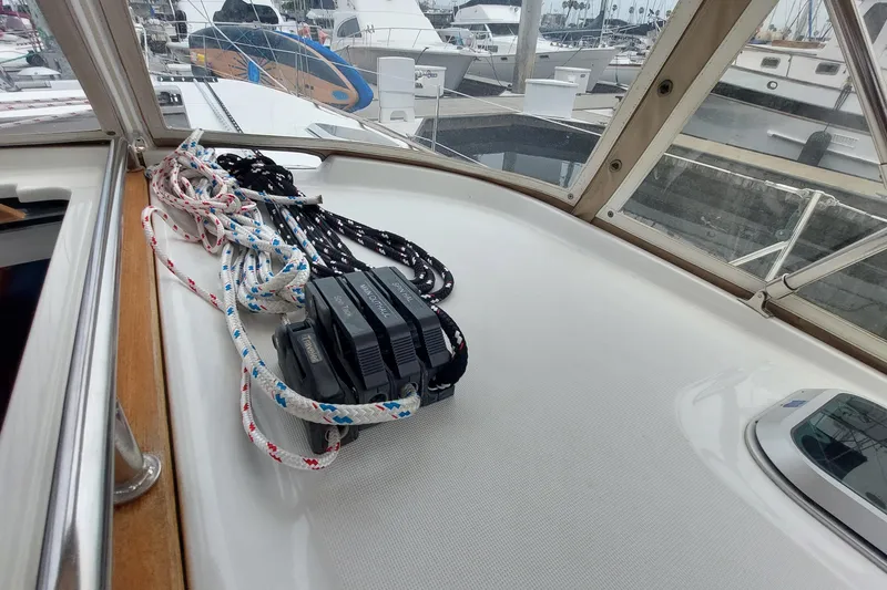 Slide: The Image of Deck view of 2002 Jeanneau Sun Odyssey 43 DS with ropes and clutches in marina. - 41