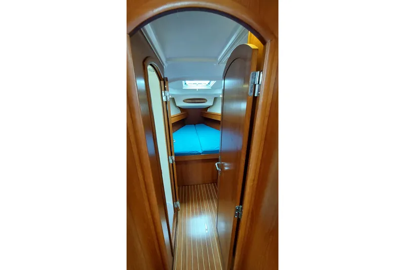 Slide: The Image of Interior cabin view of 2002 Jeanneau Sun Odyssey 43 DS sailboat with wooden finish. - 77