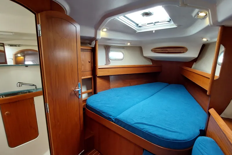 Slide: The Image of Forward cabin - 79