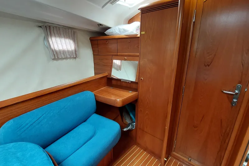 Slide: The Image of Foward cabin - 80