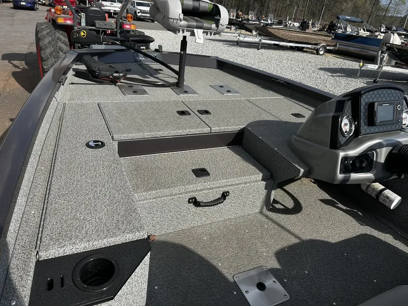 Slide: The Image of 2025 G3 Sportsman 1710 PFX boat interior with control console. - 8