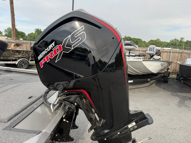 Slide: The Image of Lowe Stinger 195 Bass 2026 - 5