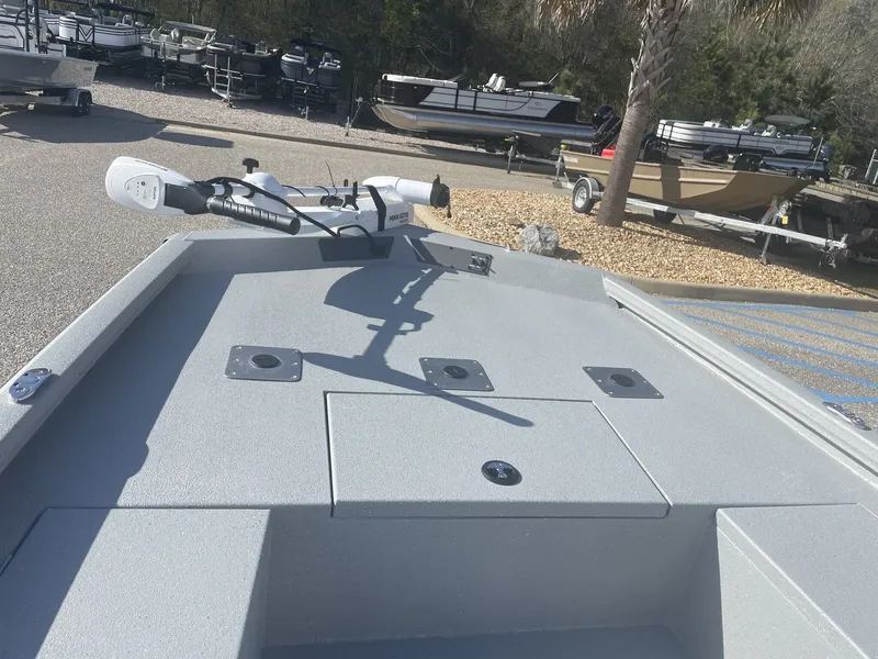 Slide: The Image of Vexus Defender 201 BAY-SUZUKI 115SS boat, front deck view, 2026 model. - 5