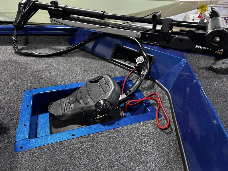 Slide: The Image of Lowe Stinger ST175 2026 - 7