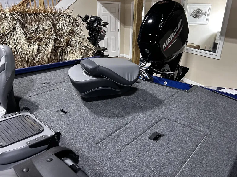 Slide: The Image of Lowe Stinger ST175 2026 - 9