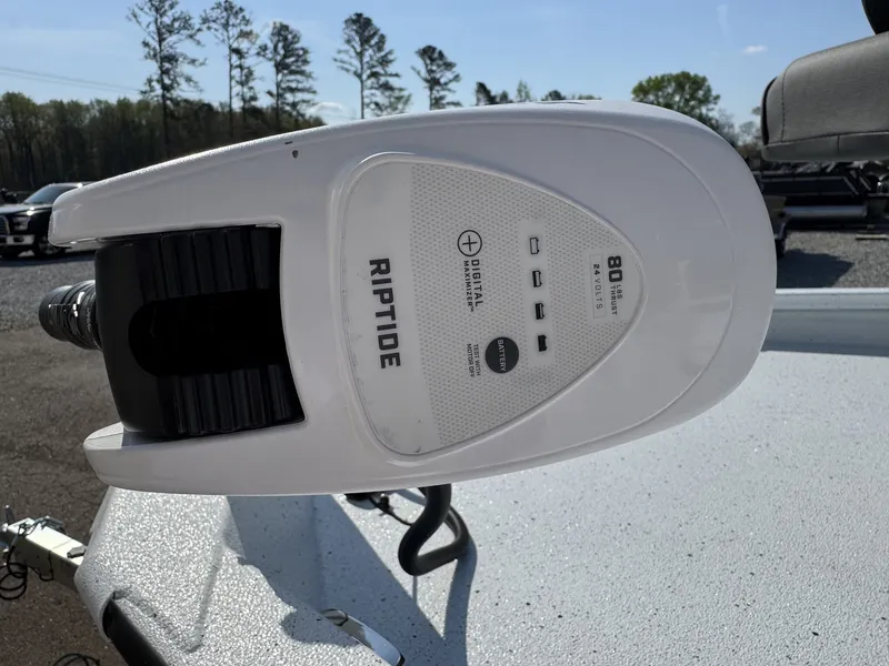 Slide: The Image of Riptide motor on Xpress Hyper-Lift Series H22B-200HP boat, 2026 model. - 4