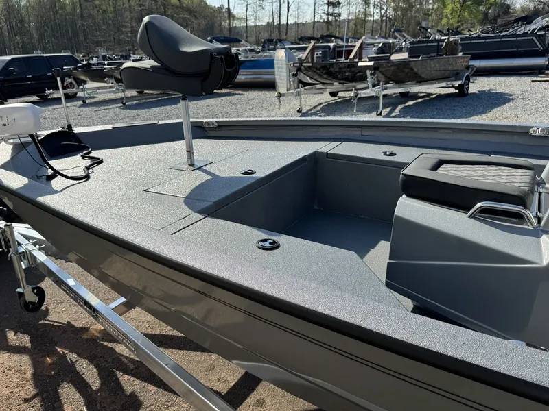 Slide: The Image of 2026 Xpress H20B Bay boat with seat and controls. - 5