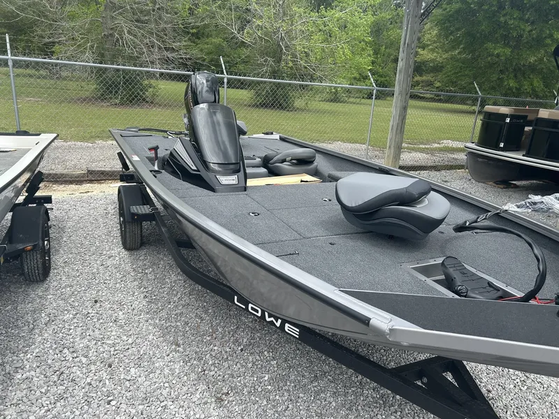 Slide: The Image of Lowe Stinger ST175 2026 - 3