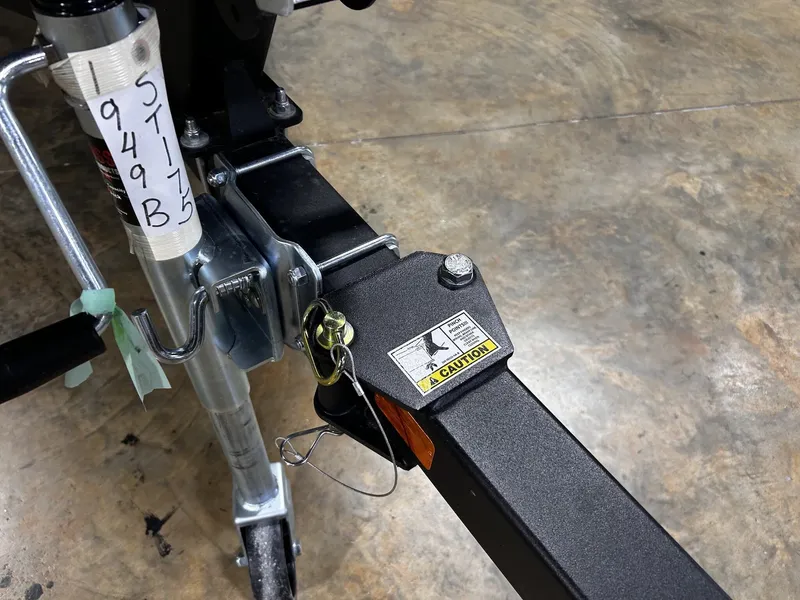 Slide: The Image of Lowe Stinger ST175 2026 - 8