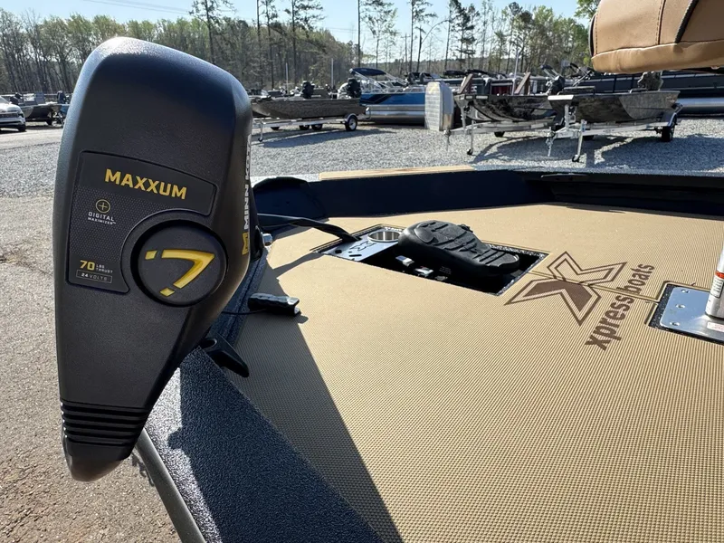 Slide: The Image of Xpress Hyper-Lift Bass H20 BASS 2026 with Maxxum motor. - 4