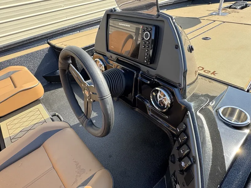 Slide: The Image of Interior view of Xpress Hyper-Lift Bass Series H20 BASS 2026 boat. - 6