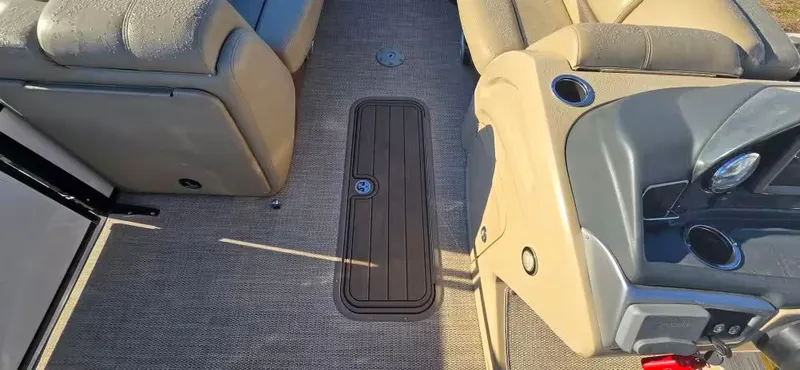 Slide: The Image of Interior of a 2020 Regency 230 DL3 pontoon boat. - 11