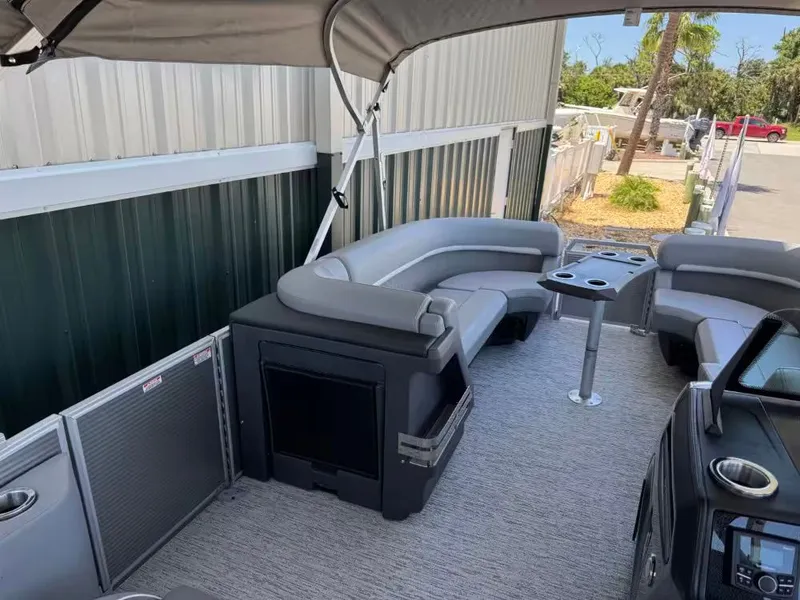 Slide: The Image of Interior of 2026 Bennington 24 MFB pontoon boat with gray seating. - 7