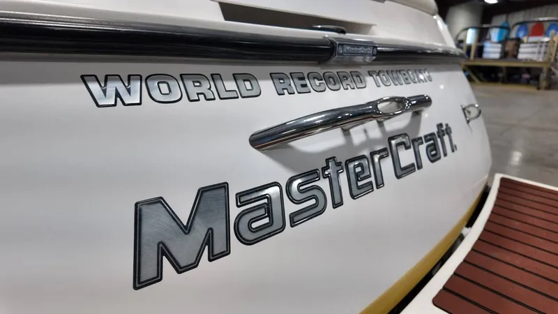 Slide: The Image of MasterCraft 205V 2001 - 10