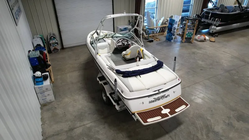 Slide: The Image of MasterCraft 205V 2001 - 15