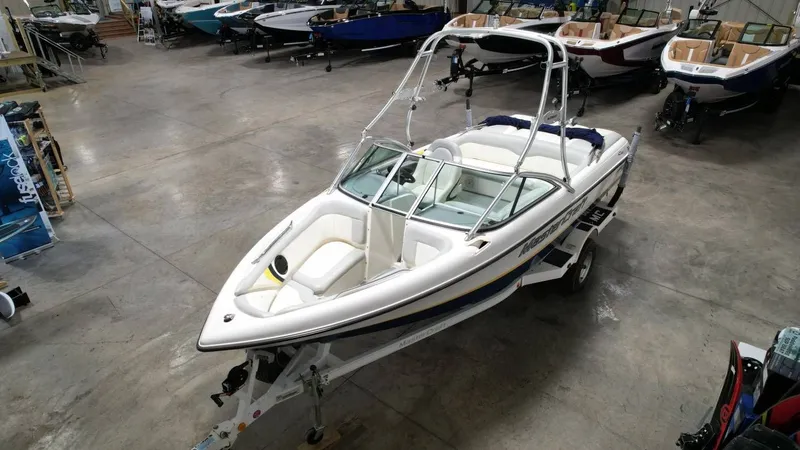 Slide: The Image of MasterCraft 205V 2001 - 18