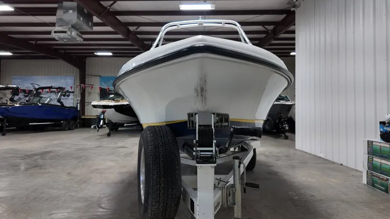 Slide: The Image of MasterCraft 205V 2001 - 19