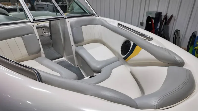 Slide: The Image of MasterCraft 205V 2001 - 21