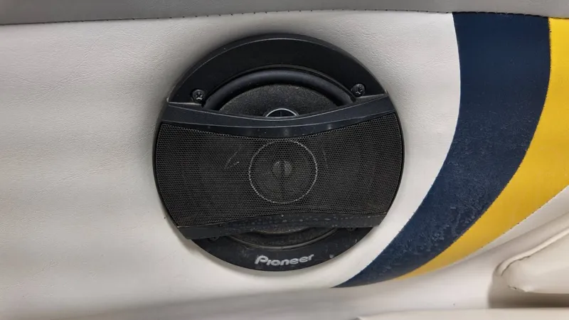 Slide: The Image of MasterCraft 205V 2001 - 23