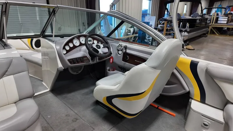 Slide: The Image of MasterCraft 205V 2001 - 30