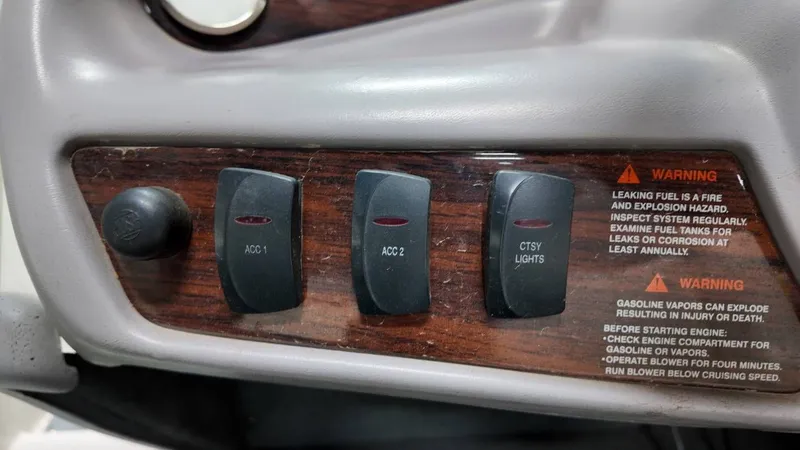 Slide: The Image of MasterCraft 205V 2001 - 31