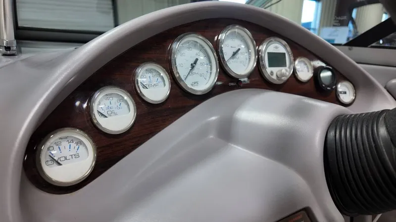 Slide: The Image of MasterCraft 205V 2001 - 32