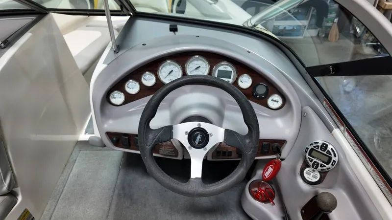 Slide: The Image of MasterCraft 205V 2001 - 33