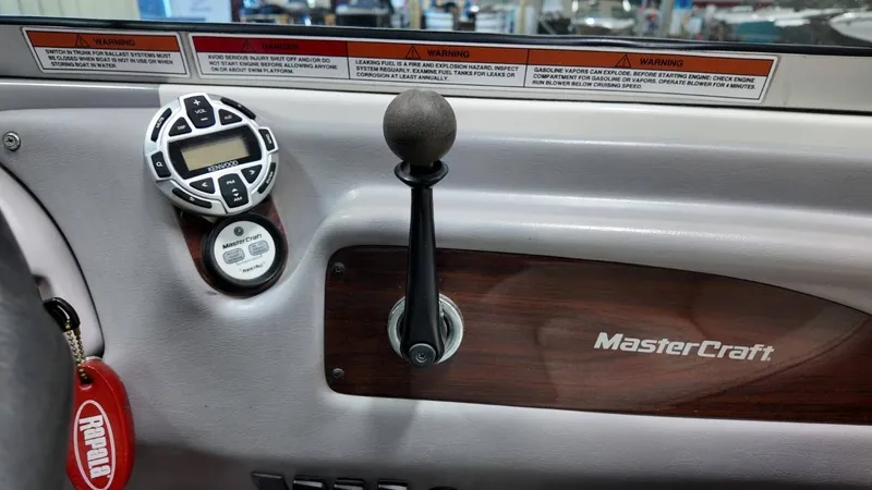 Slide: The Image of MasterCraft 205V 2001 - 35