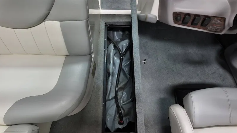 Slide: The Image of MasterCraft 205V 2001 - 38