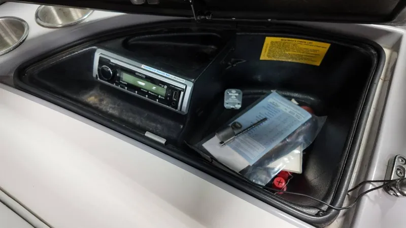 Slide: The Image of MasterCraft 205V 2001 - 40