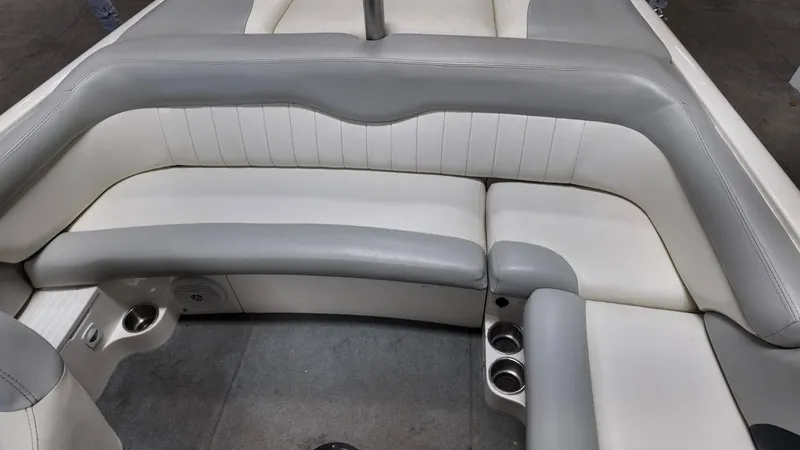 Slide: The Image of MasterCraft 205V 2001 - 45