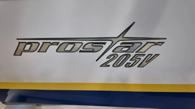 Slide: The Image of MasterCraft 205V 2001 - 5